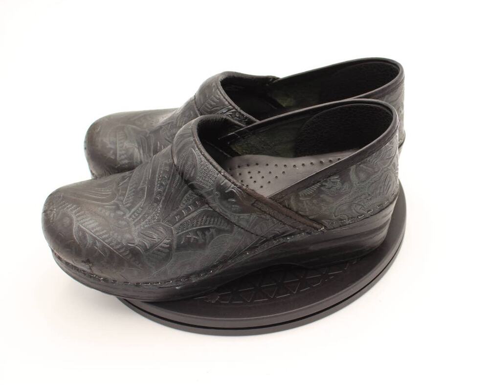 Dansko Unisex Clog in Black Womens Size 38 (US 7)